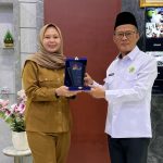 Dr. Syafitri Irwan yang juga menjabat sebagai Kepala Kantor Wilayah Kemenag Provinsi Sumatera Selatan dinobatkan sebagai anggota kehormatan oleh HBC Chapter Palembang.