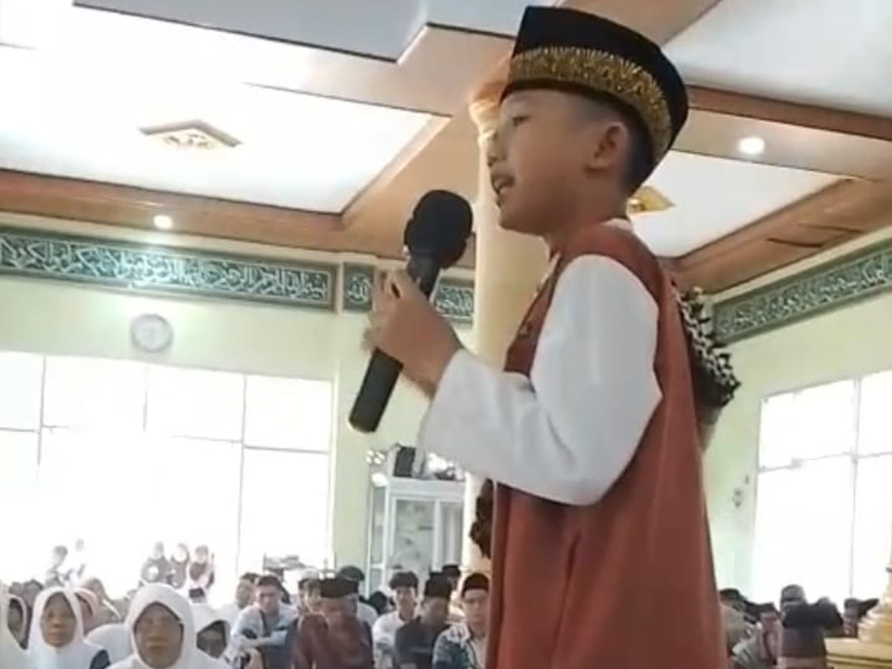 Kais Saputra, seorang da’i cilik dari Pondok Pesantren Laa Roiba Muara Enim